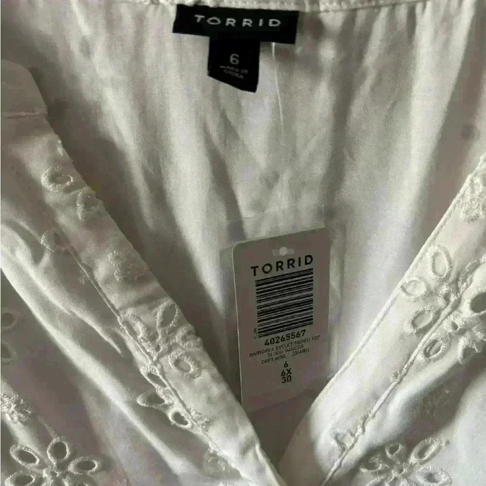 Torrid eyelet lace cover up sz 6